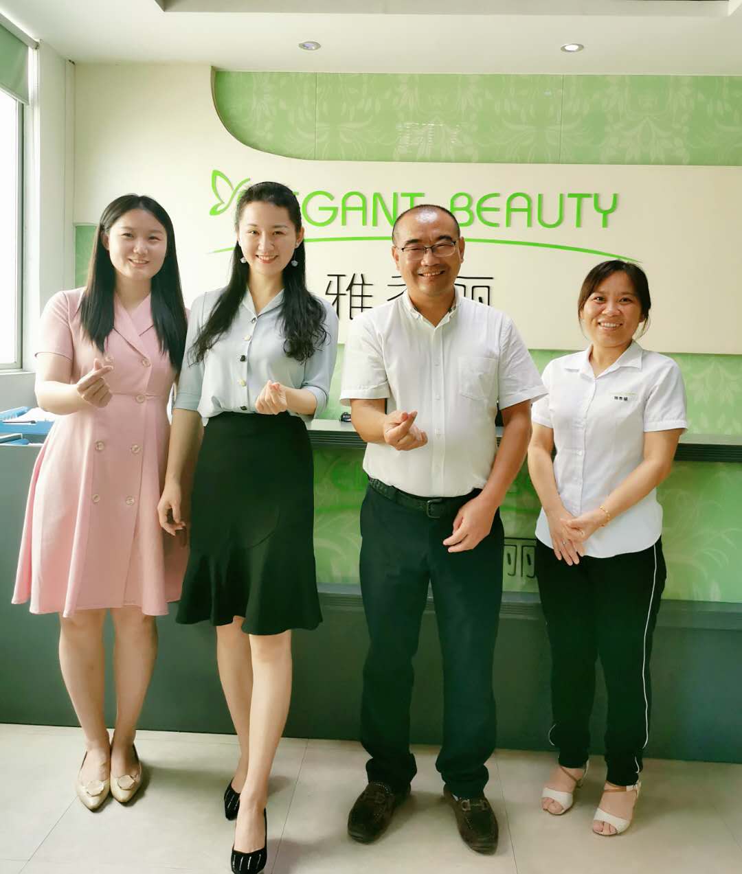 龙华区工商联（总商会）秘书处走访深圳七七视频手机APP化妆用品有限公司