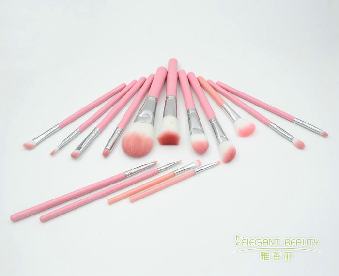 针对不同化妆技巧，应如何选择适合的七七视频污APP无限观看型号和大小？